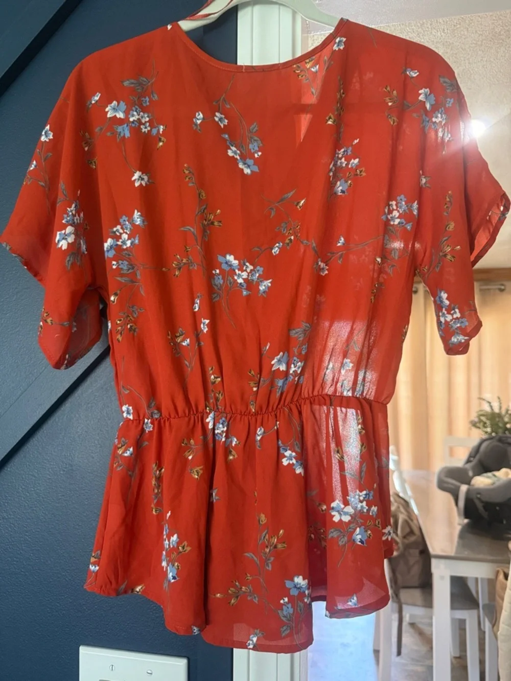 Floral Button-Front V-Neck rust color peplum top - Picture 5 of 5
